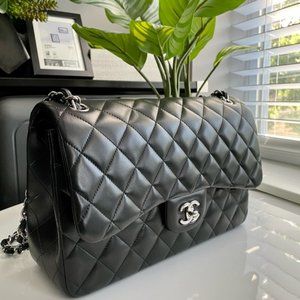 🦄✨AUTHENTIC✨🦄Cha nel✨🦄 Matelasse Trifold Crossbody Clutch Purse